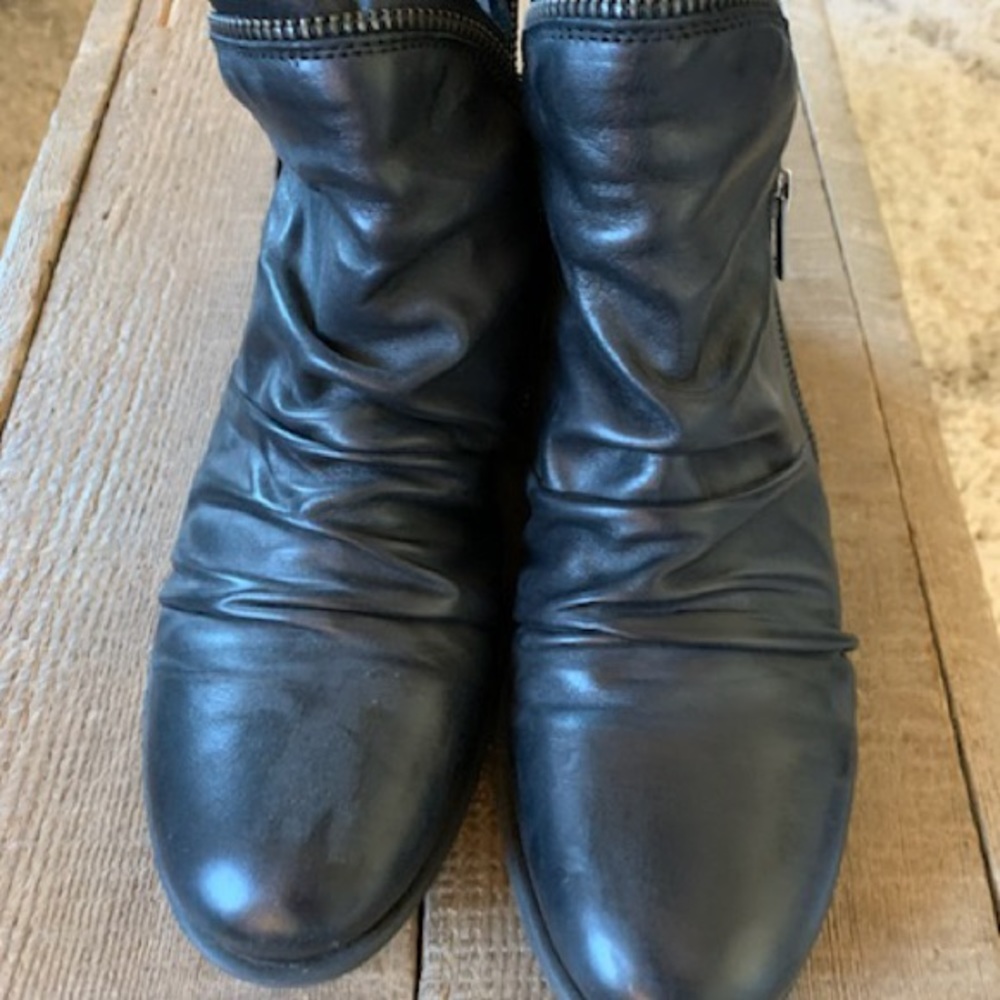 Leather moto boot